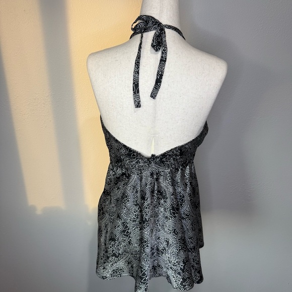 Forever Black & White Paisley Halter – Size Small - Picture 4 of 6